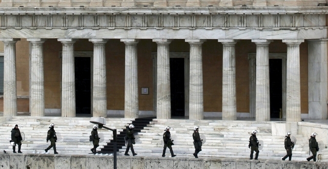 Paradox balcanic: grecii urăsc Germania, dar se înghesuiesc să înveţe germana