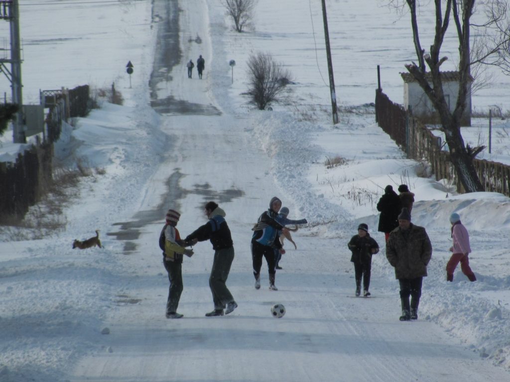Peste 3.000 de şcoli sunt închise astăzi