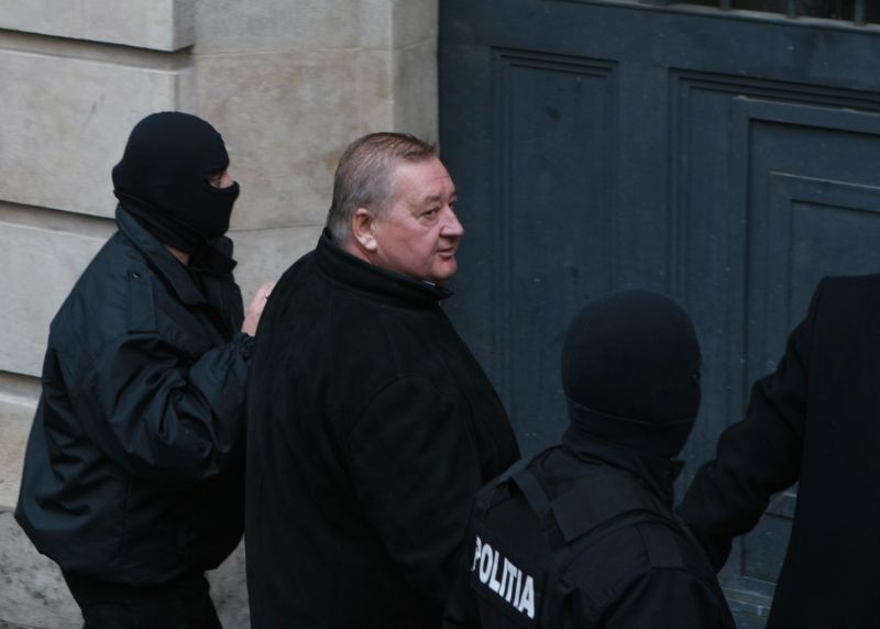 Primarii de Snagov şi Jilava, trimişi în judecată în stare de arest