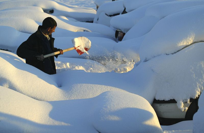 ROMÂNIA SUB NĂMEȚI: COD GALBEN de ninsori, viscol și ploaie înghețată