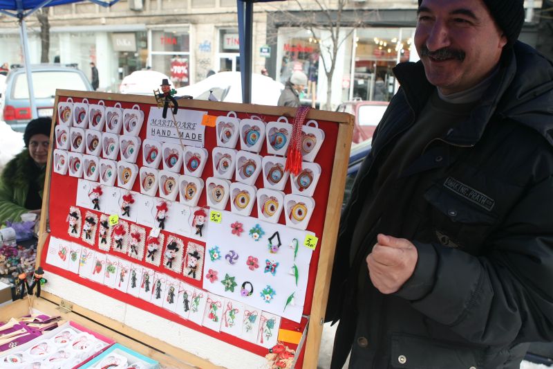 Tarabe cu şnur: inflaţie de mărţişoare pe metru pătrat