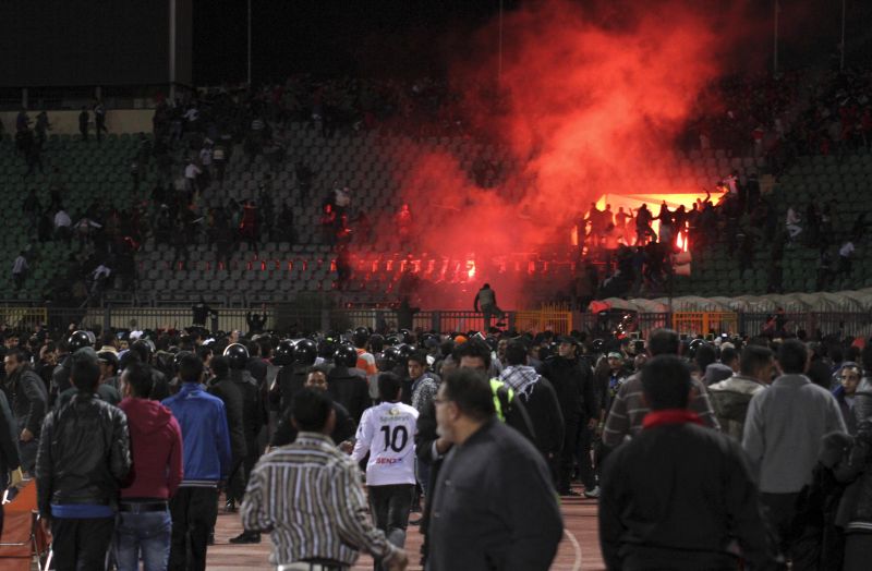TRAGEDIA de pe stadionul din Egipt. Mărturii din infern: "Am văzut cum suporterii erau omorâţi!"