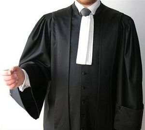 Trei avocaţi, amendaţi de procuror