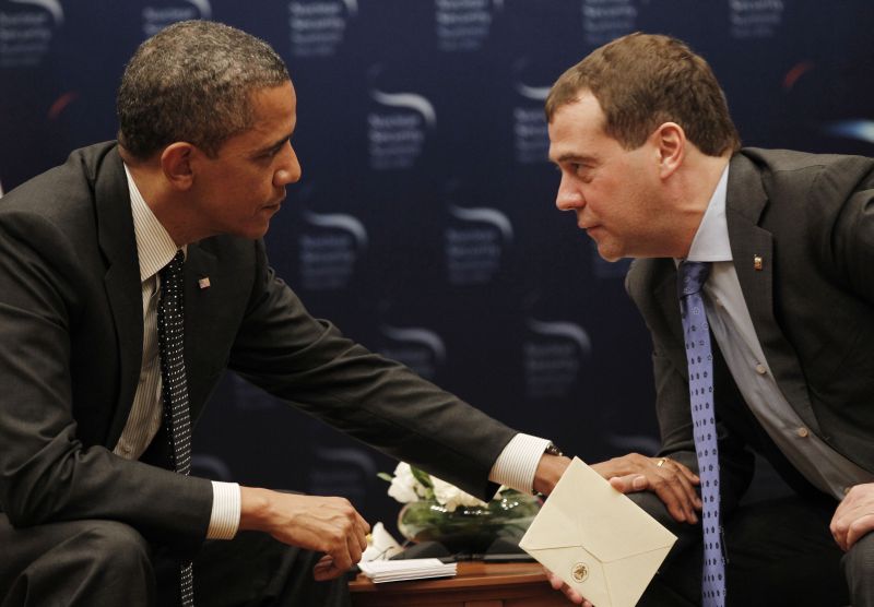 Barack Obama a căzut la proba de microfon