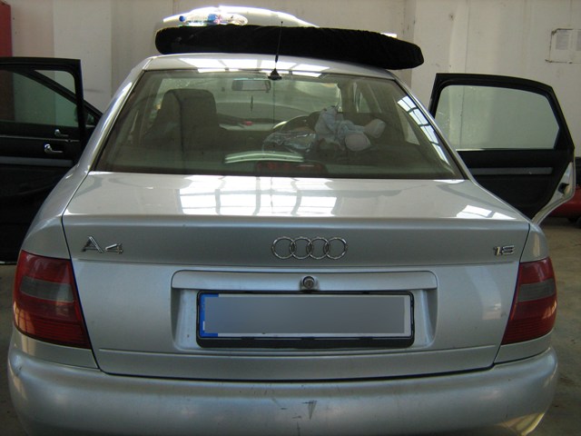 Care e diferenţa dintre Audi şi Moskvici? Într-una încap mai multe ţigări de contrabadă