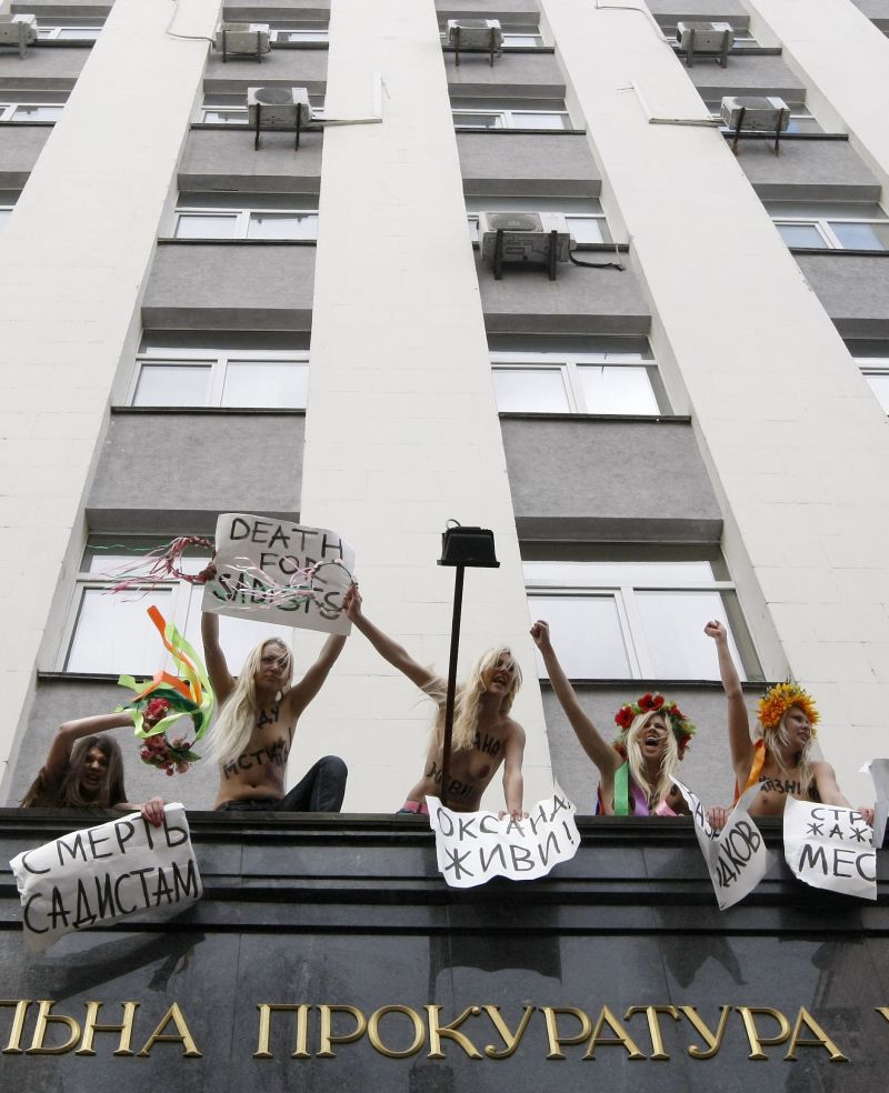 Cazul care a șocat Ucraina: Tânăra violată și incendiată de fiii unor oficiali de la Kiev a murit