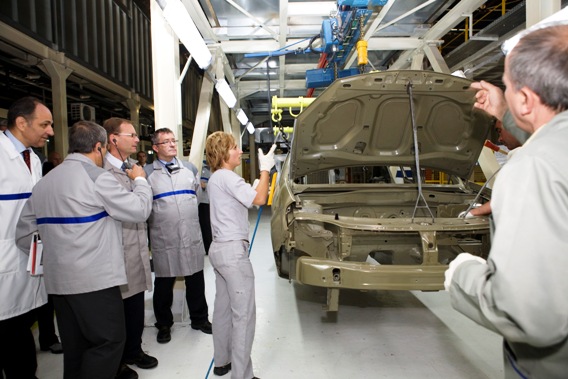 Dacia a oprit producția din cauza scăderii comenzilor