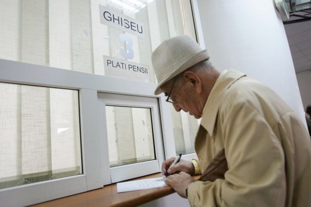DOSARE DE PENSII FALSIFICATE. 167 de persoane trimise în judecată de DIICOT