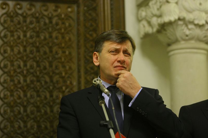 EVZ demontează apărarea lui Crin Antonescu