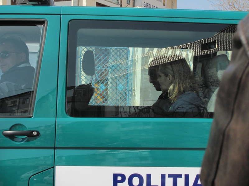 Hoţii din Portul Constanţa angajau poliţiştii ca antemergători. TIR-urile erau păzite de Poliţia Română