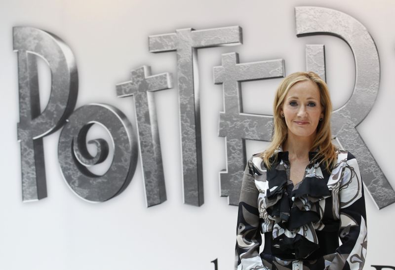 JK Rowling a lansat "Harry Potter" în format eBook