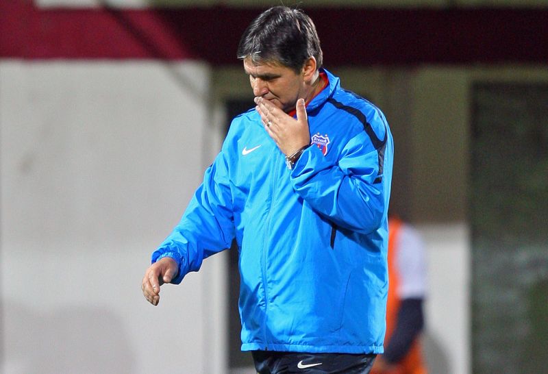 Lăcătuş, un antrenor delăsător