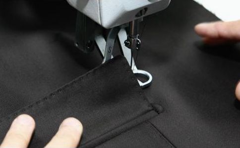 Made in Botoșani. Costume din fir de platină