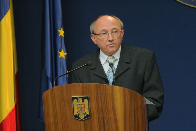 Ministrul Sănătăţii: "Avem o cantitate imensă de plasmă, dar nu o putem folosi"
