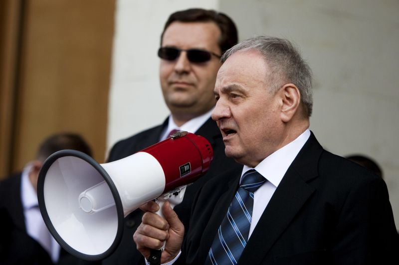 Moldovenii au ales preşedintele compromisului necesar