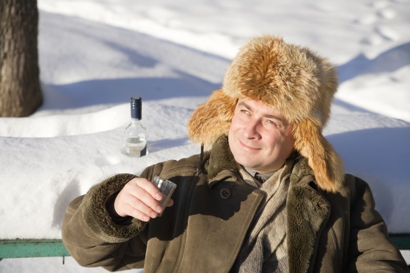 OMS: Europenii, primii la consumul de alcool. Beau aproape dublu decât restul lumii