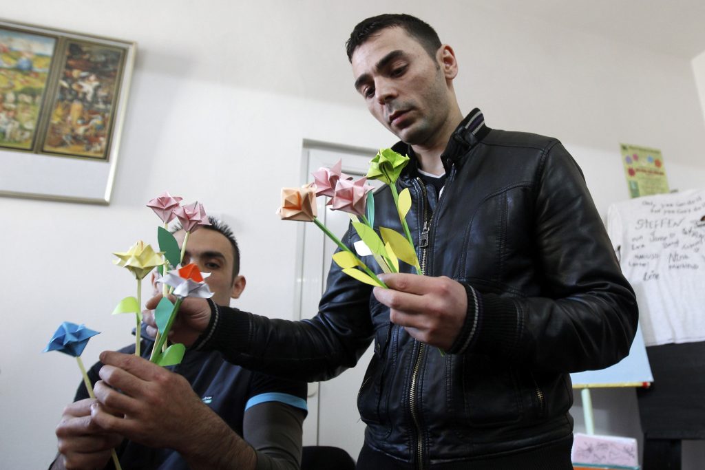 ORIGAMI. Celui care reuşeşte să împăturească cocori i se va îndeplini o dorinţă  VIDEO
