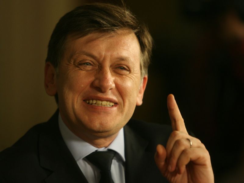 Panegiricul lui Frunzăverde făcut de Antonescu: De ce nu mai vede liderul PNL traseiştii politici!