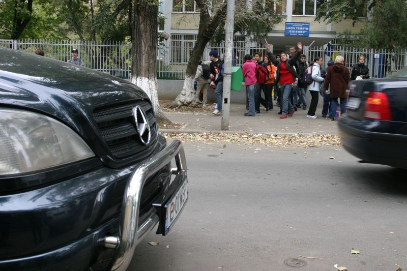 Pe ce mai aruncă liceenii banii de buzunar