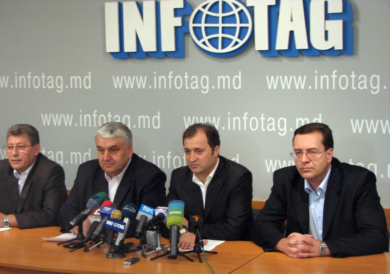 Republica Moldova are președinte după 3 ani de criză! Nicolae Timofti, ales șef al statului de către Parlament