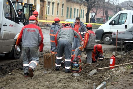 RESTRICŢII ÎN CAPITALĂ. Traficul rutier, deviat după spargerea unei conducte