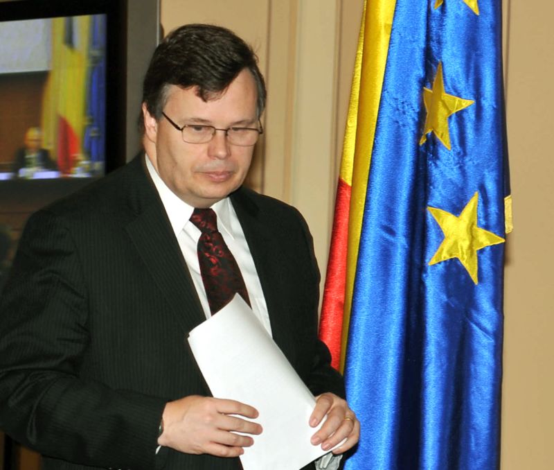 Scrisoare de intenţie către FMI: Salariile şi pensiile rămân îngheţate şi se va elabora un pachet de măsuri pentru sectorul petrolier