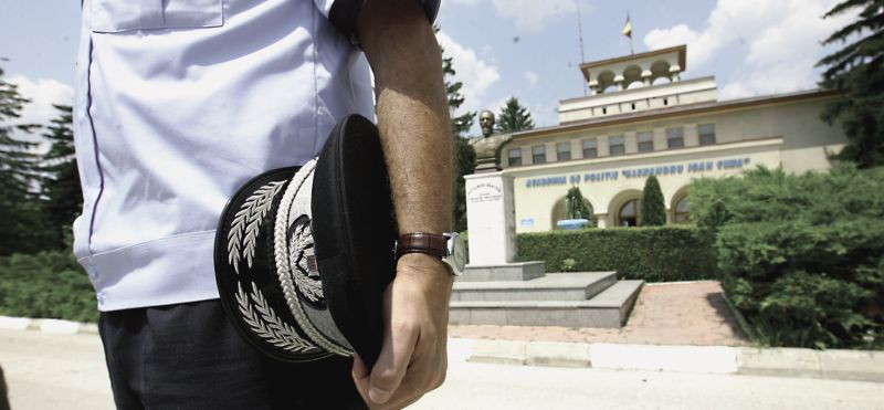 Șefi ai Poliției făcuți la "apelul bocancilor". Cum au ajuns şefi de Inspectorate foşti sergenţi cu şcoala la FF
