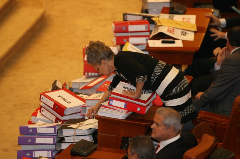 SURPRIZĂ! A reapărut deputatul dispărut, Aura Vasile