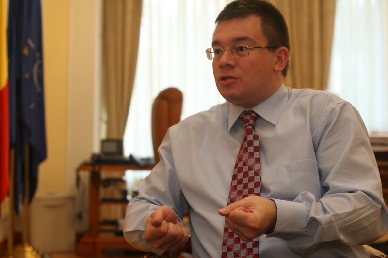 UNGUREANU CÂT PONTA, ÎNCREDEREA ÎN GUVERN CREŞTE