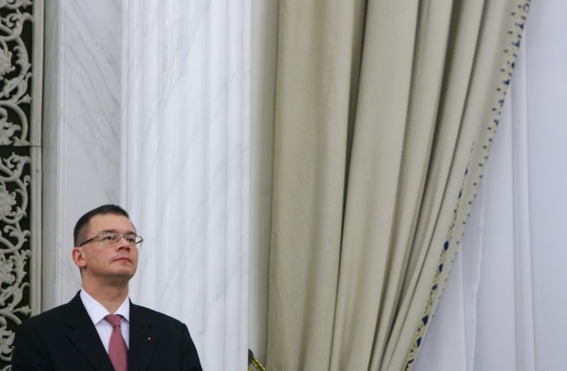 Ungureanu vrea ca Parlamentul să îşi asume politic Strategia Anticorupţie pe următorii ani