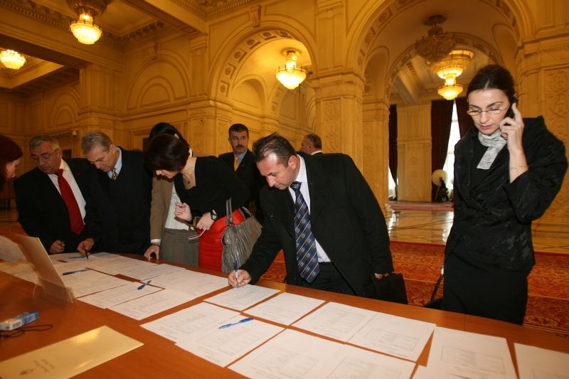 USL întrerupe greva parlamentară pentru deputatul Boldea