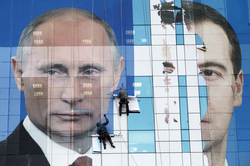 Vladimir Putin, fostul viitor preşedinte al Rusiei. A obținut peste 60 de procente