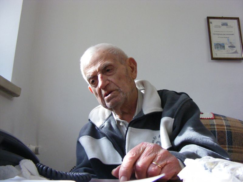 A trăit cele două mari crize mondiale: 1931, 2009. "Le fel ca acum, ne-au tăiat salariile"