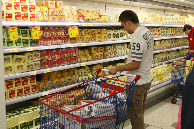 Alimentele și întreținerea ne mănâncă de vii. VEZI AICI cu cât mai rămân românii după ce le plătesc