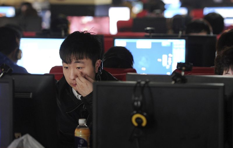 Campanie anti-internet în China. Peste 1.000 de oameni au fost arestaţi