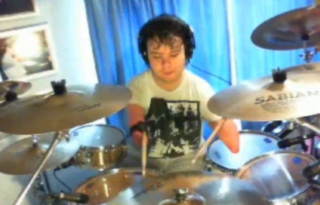 Cornel Hrişcă-Munn, românul fără mâini care cântă la tobe | VIDEO