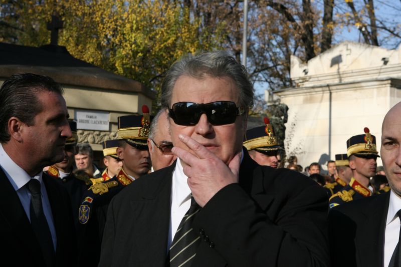 Corneliu Vadim Tudor a mai pierdut un proces. VEZI cui trebuie să-i dea bani