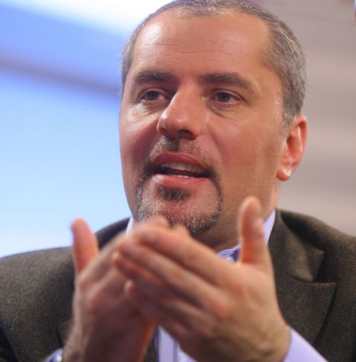 Fostul prefect al Capitalei, Mihai Atănăsoaei, şi-a depus candidatura la Primăria sectorului 5