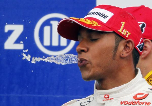 Hamilton, cinci locuri mai în spate