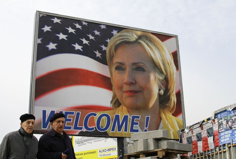 Hillary Clinton și ambasadorul SUA la București felicită comunitatea romă de Ziua Internațională a Romilor | VIDEO