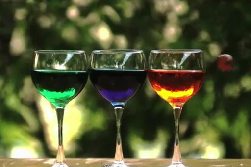 Imagini spectaculoase cu obiecte care se fac ţăndări, filmate în detaliu | VIDEO