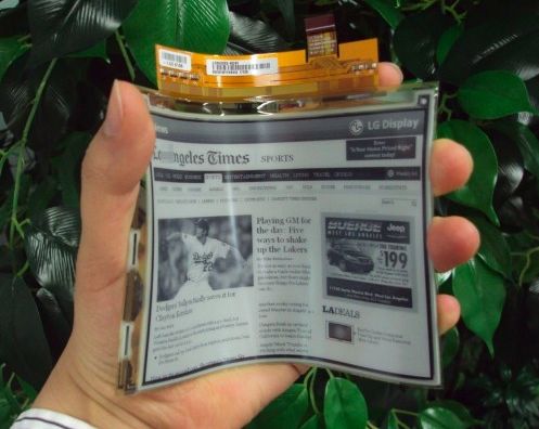 INOVAŢIE. Ecranul flexibil va putea fi cumpărat în Europa de luna viitoare