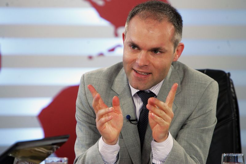 Un fost ministru caută adepţi pentru „Partidul Tocilarilor”