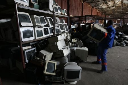 „Locul deşeurilor nu este în casă. Trimite-le la plimbare”