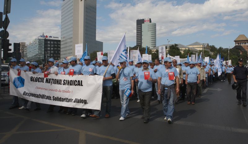 Ministrul de Interne: Bugetarii îşi vor primi salariile reîntregite cel mai probabil în luna iulie