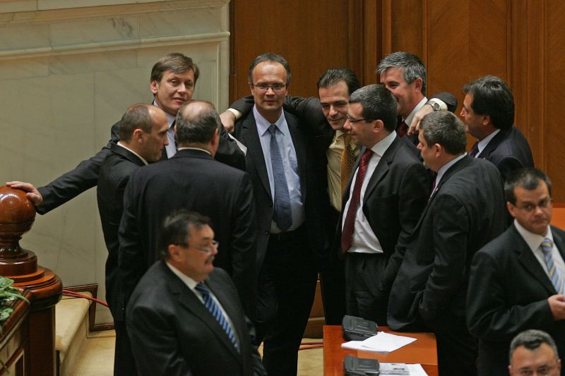 Opoziția face legea electorală în Senat