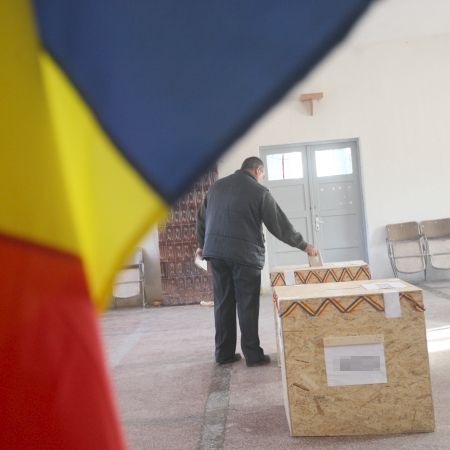 Parlamentarii vor să-i oblige pe români să meargă la vot
