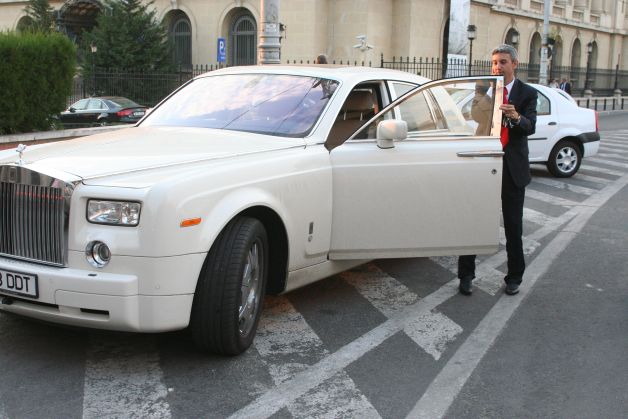 Peste Rolls-ul lui Dan Diaconescu s-a așternut praful saharian
