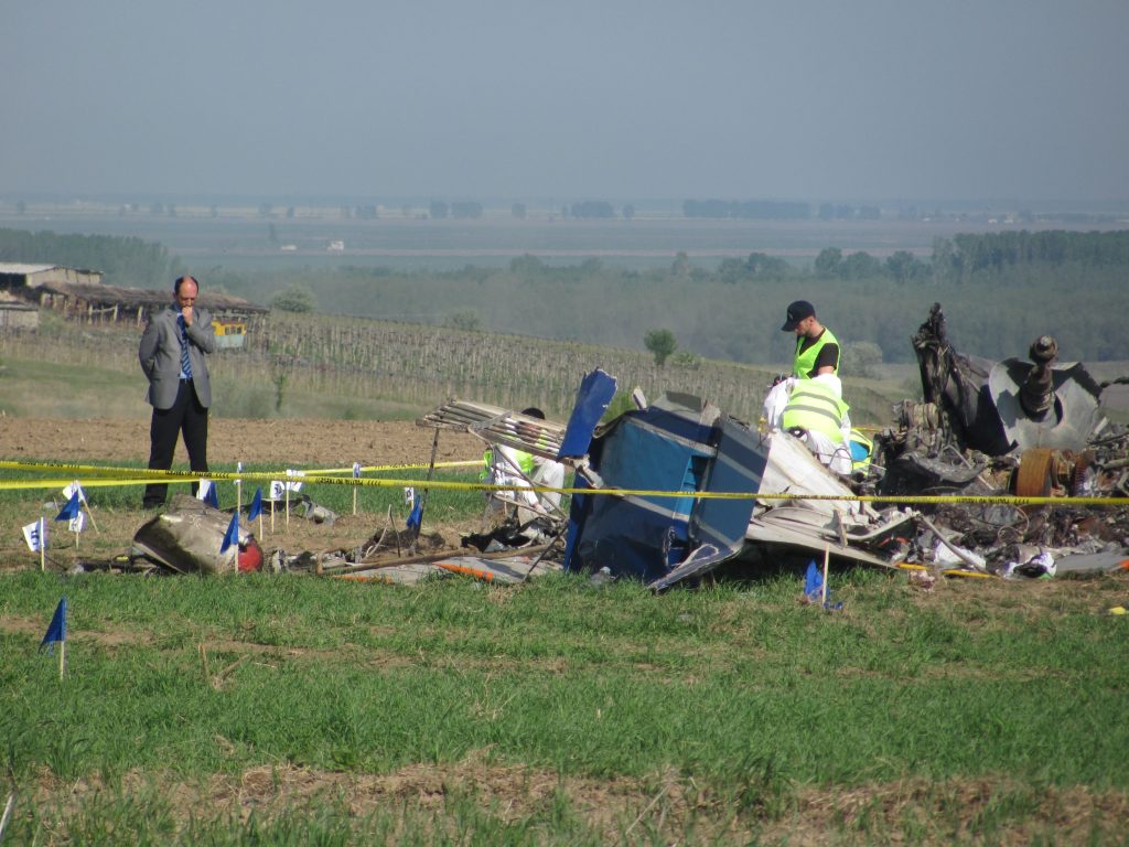 PILOTUL PAPEI IOAN PAUL AL II-LEA S-A PRĂBUŞIT ÎN ROMÂNIA | VIDEO de la Ostrov