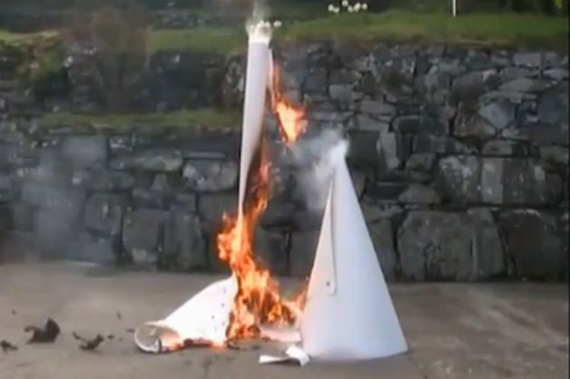 "Războiul Artei". Un muzeu italian arde opere de artă în semn de protest